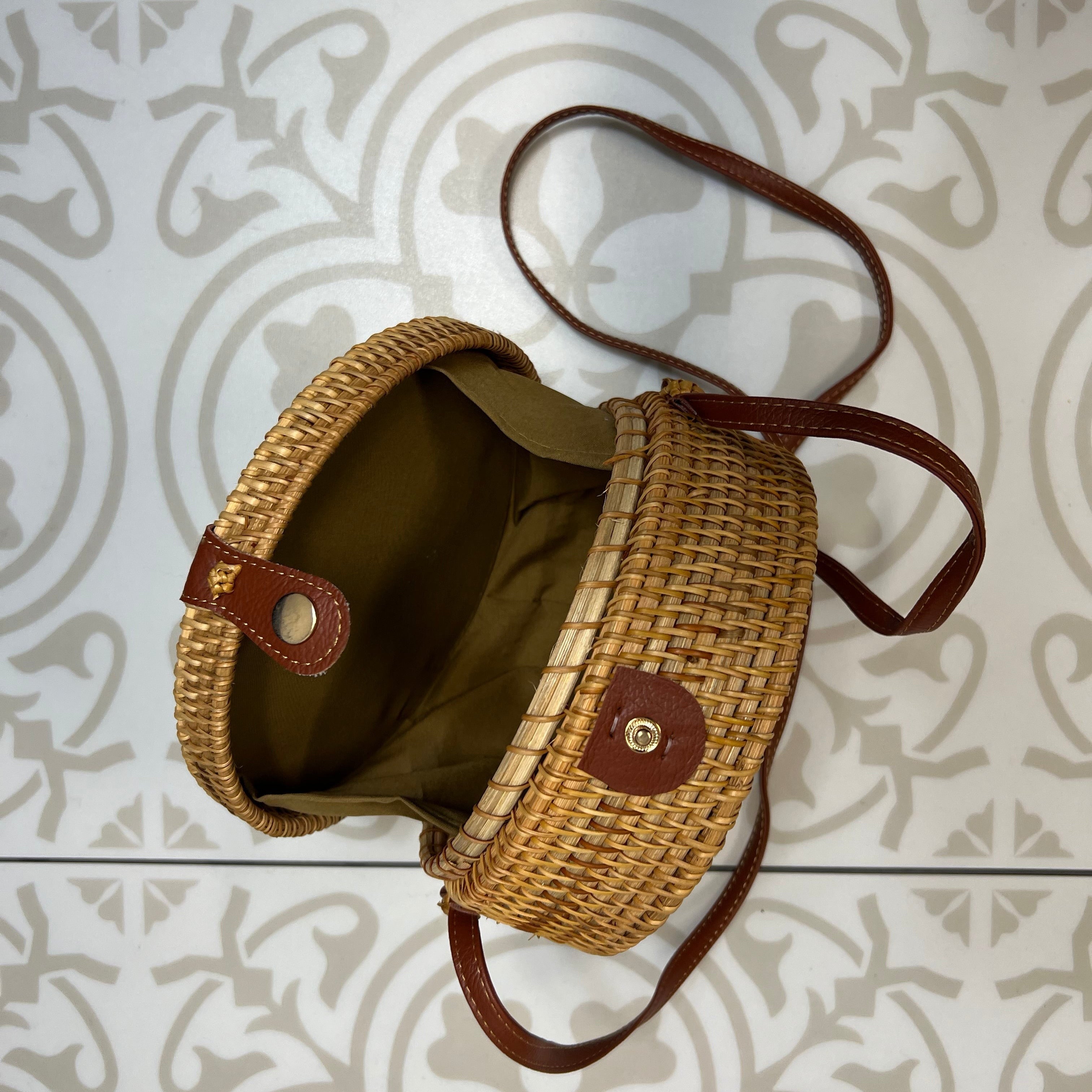 STYLISH AND SUSTAINABLE HANDBAG-VETEMENTS