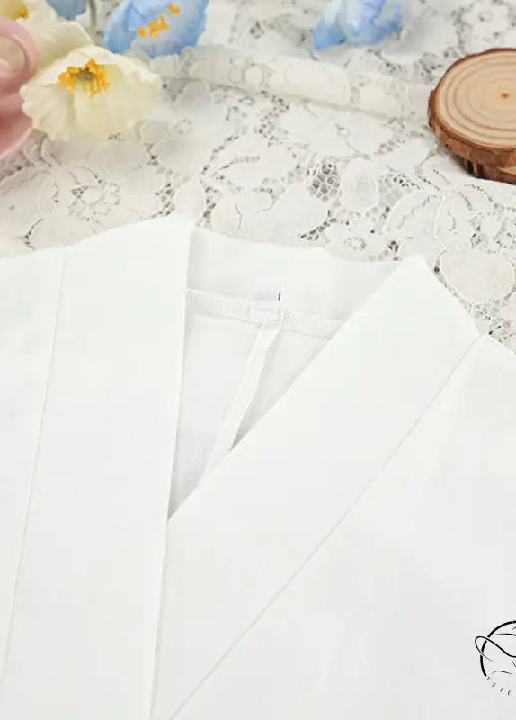 White lace-trimmed v-neck blouse with pleating, langry fashion nightgown