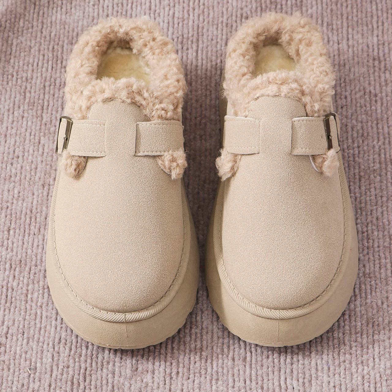 Beige faux-suede clogs with buckle and faux-fur lining, stylish fashion slippers by Langry