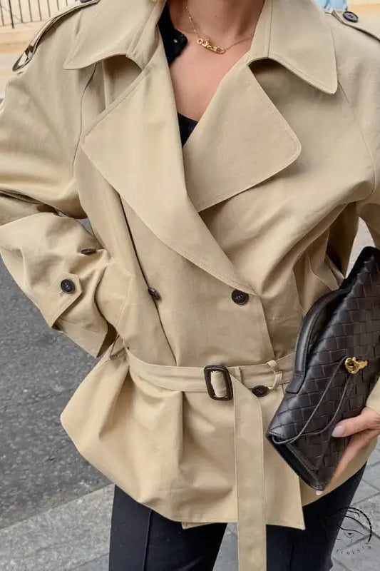 Beige double-breasted trench coat with belt, British long sleeve fashion