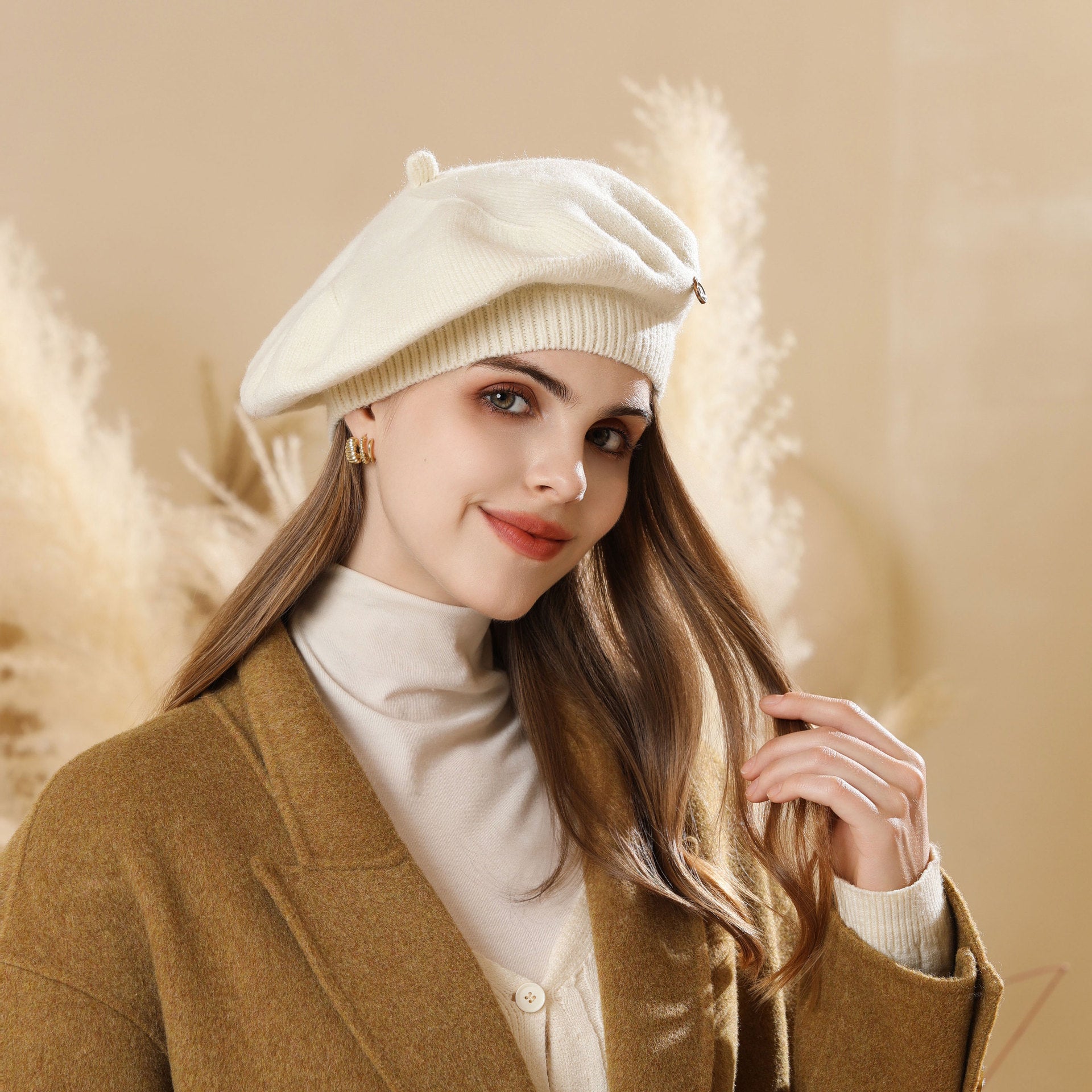 Cream-colored knitted beret from Knitted Korean Small Painter Cloud Hat, perfect for fashion and ملابس
