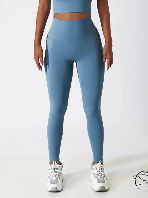 Breathable high-waisted blue yoga pants with white sneakers in Langry fashion
