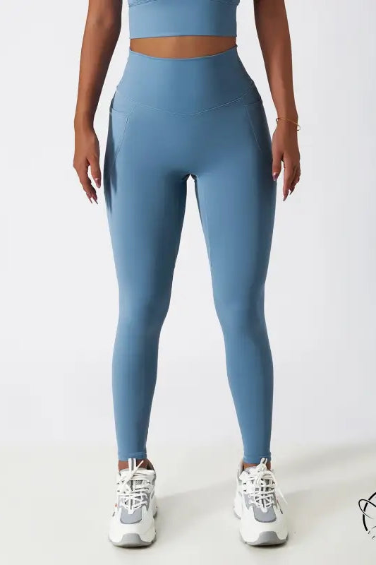 Breathable high-waisted blue yoga pants with white sneakers in Langry fashion