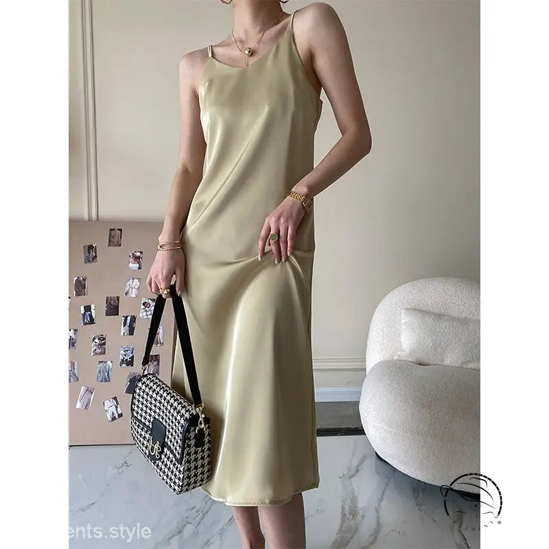 Beige acetate satin dress with olive green houndstooth bag