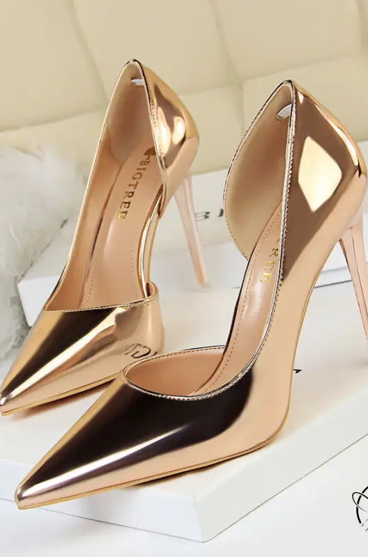 Gold and black simple stiletto heel metal heel high shoes with pointed toes