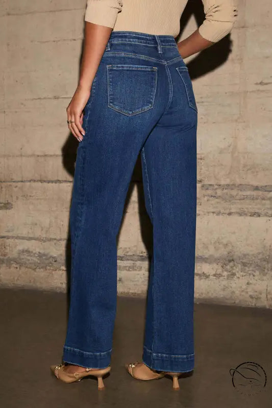 Stunning high waist straight jeans in dark wash wide-leg style