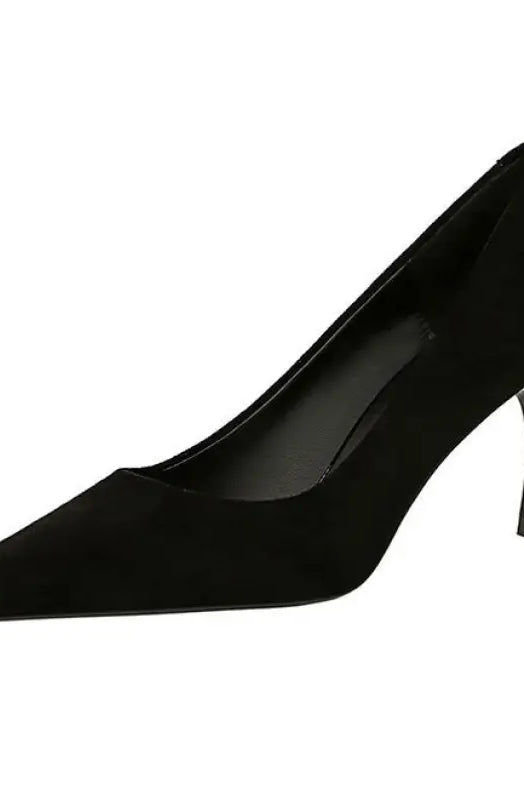 Black patent leather pointed toe pump with silver heel in Langry fashion