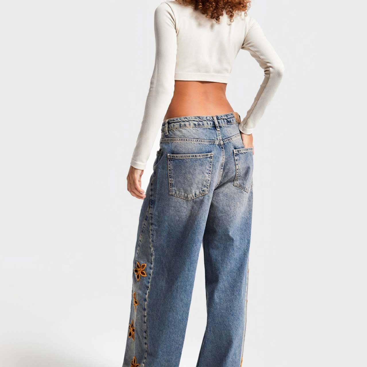 Fashionable high-waist langry wide-leg jeans with floral embroidery in light blue denim