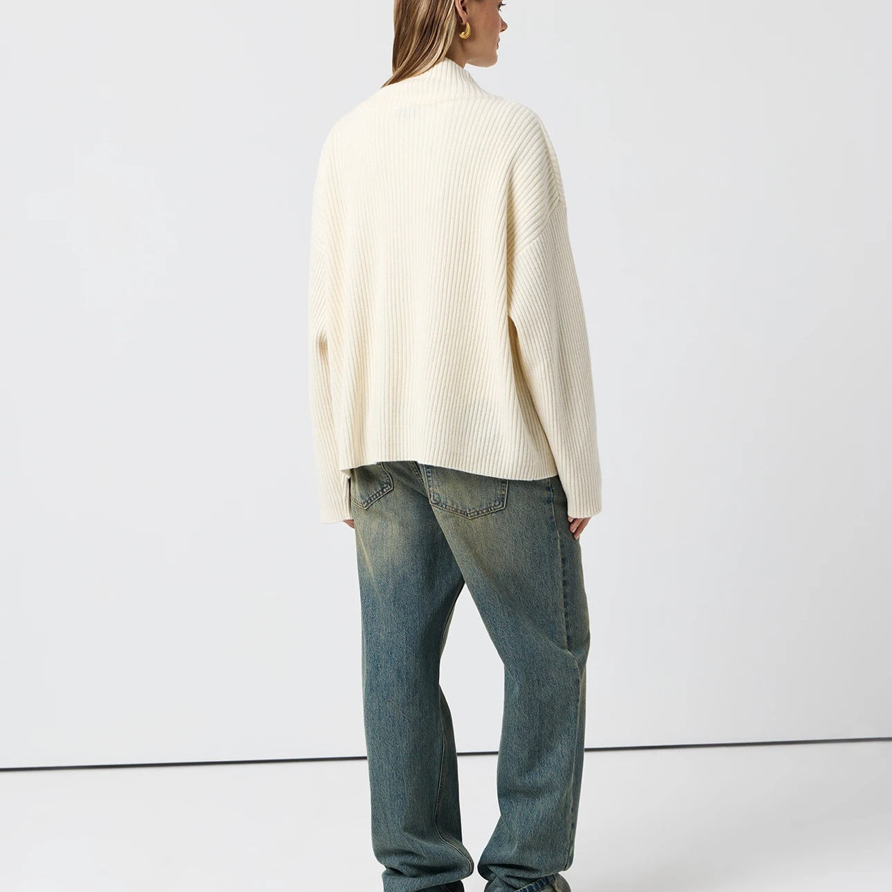 Cozy Langry fashion wool cardigan sweater with regular sleeve, cream knit, black buttons, pockets, and dark wash jeans