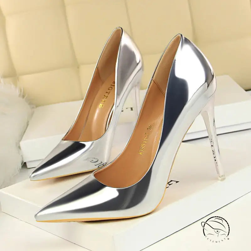 Fashionable silver pointed-toe stiletto heels in langry style