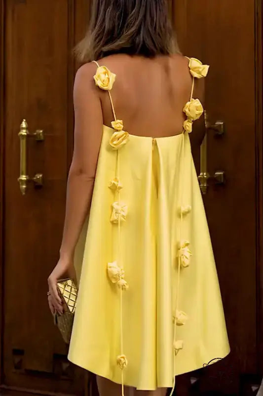 Casual loose vacation dress in yellow with floral embellishments
