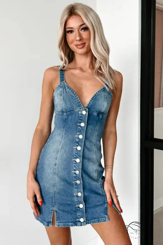 Stunning retro denim dress with button-down mini style