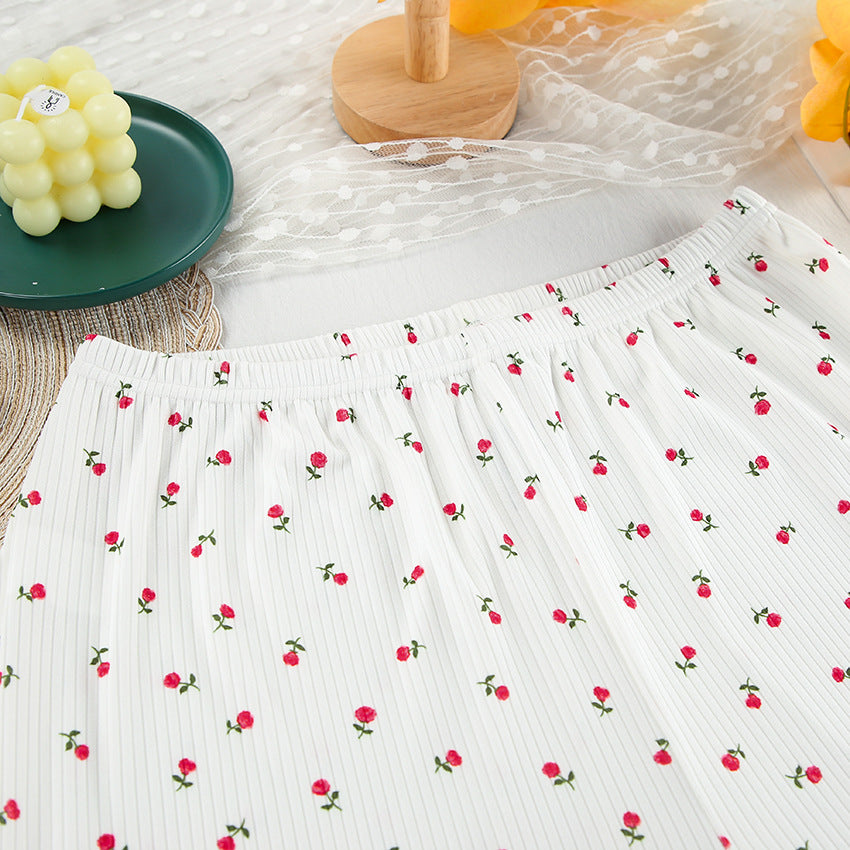 White elastic-waist skirt with red rose print, perfect for casual fashion and ملابس