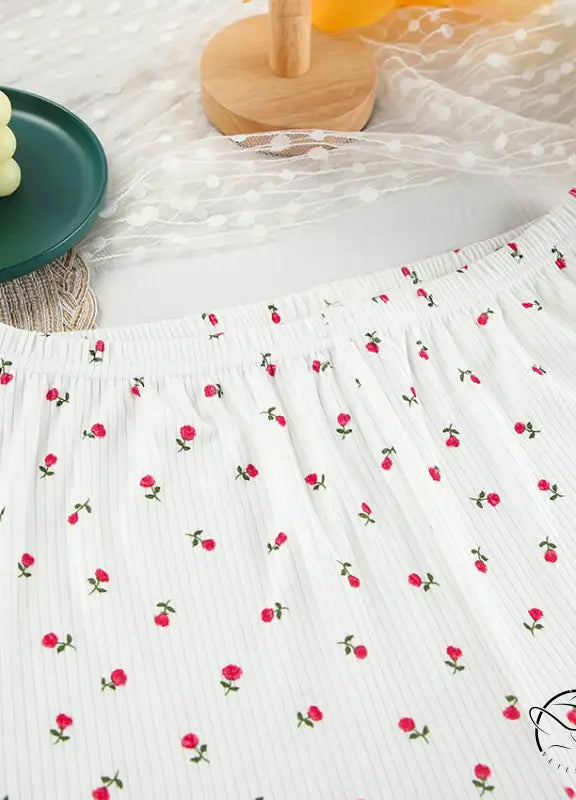 White elastic-waist langry skirt with red rose print for fashion homewear
