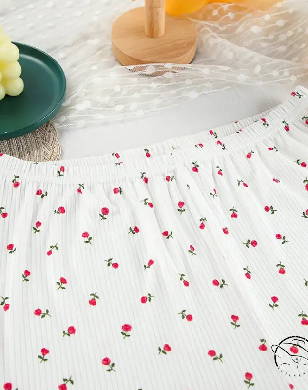White elastic-waist langry skirt with red rose print for fashion homewear