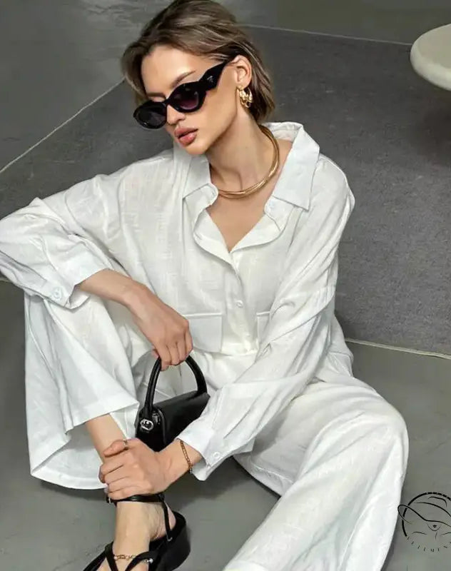 Woman in pure cotton cardigan loose pajamas with cat-eye sunglasses