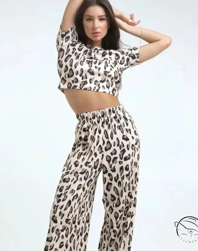 Slim fit leopard print women’s crop top and wide-leg pants set