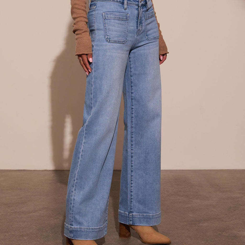 Wide-leg denim jeans with front pockets from Stunning High Waist Straight Jeans collection