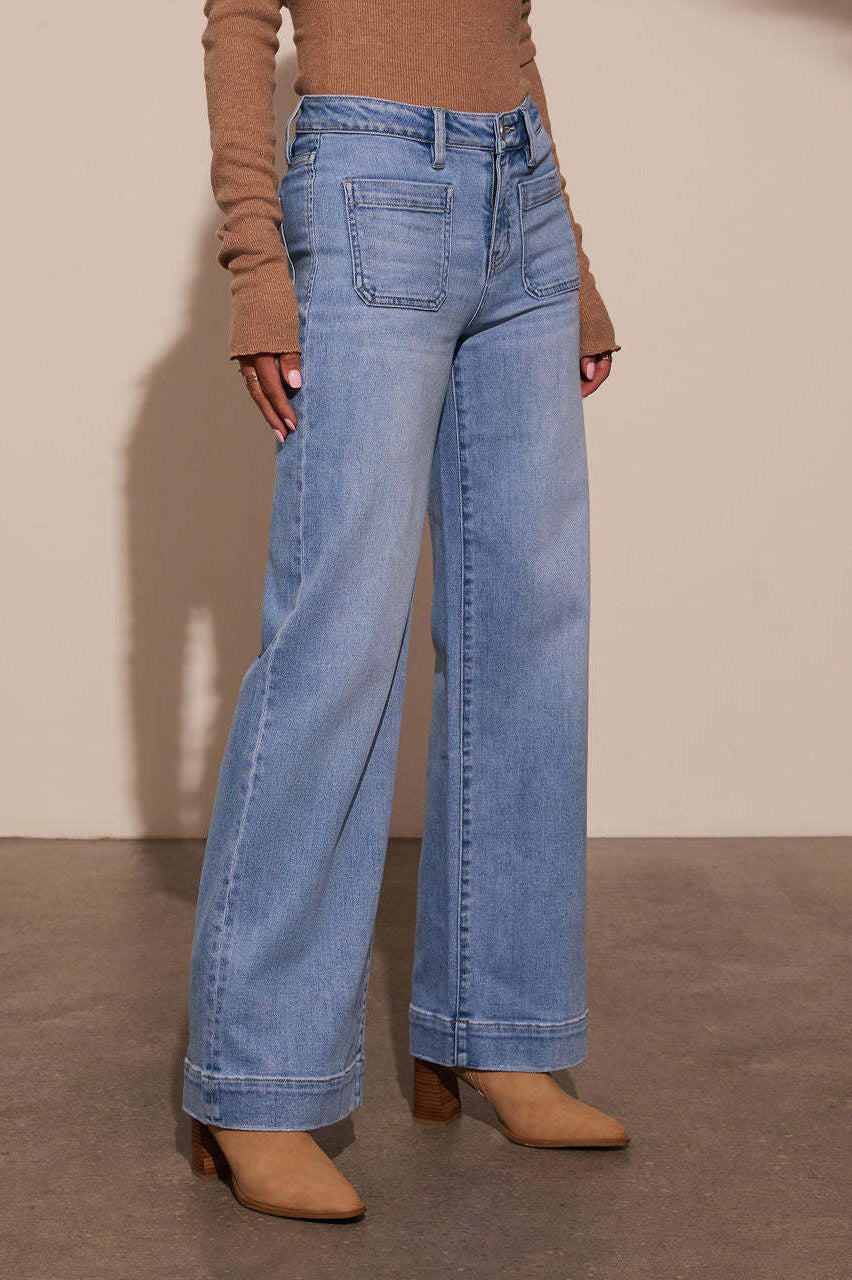 Wide-leg denim jeans with front pockets from Stunning High Waist Straight Jeans collection