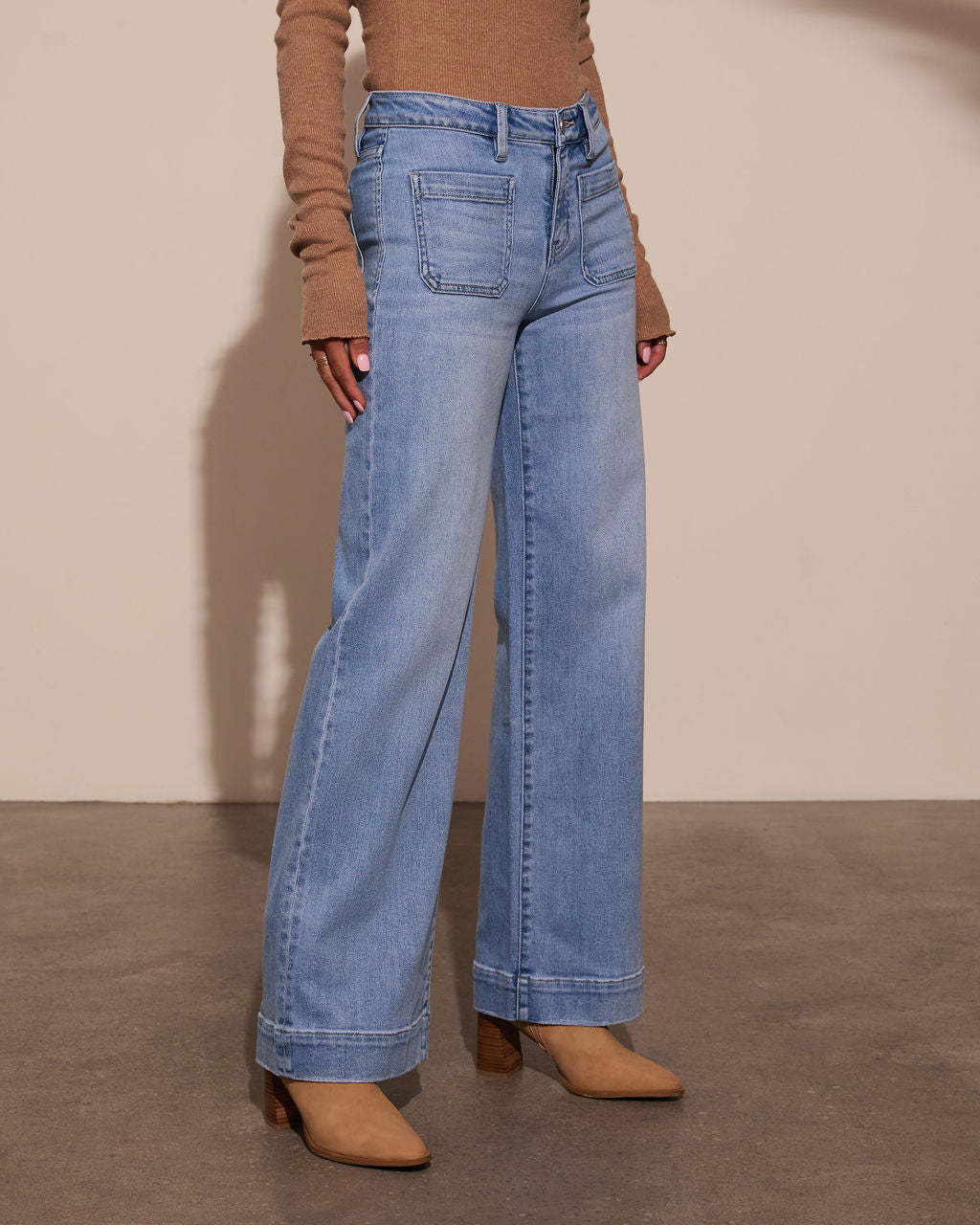 Wide-leg denim jeans with front pockets from Stunning High Waist Straight Jeans collection
