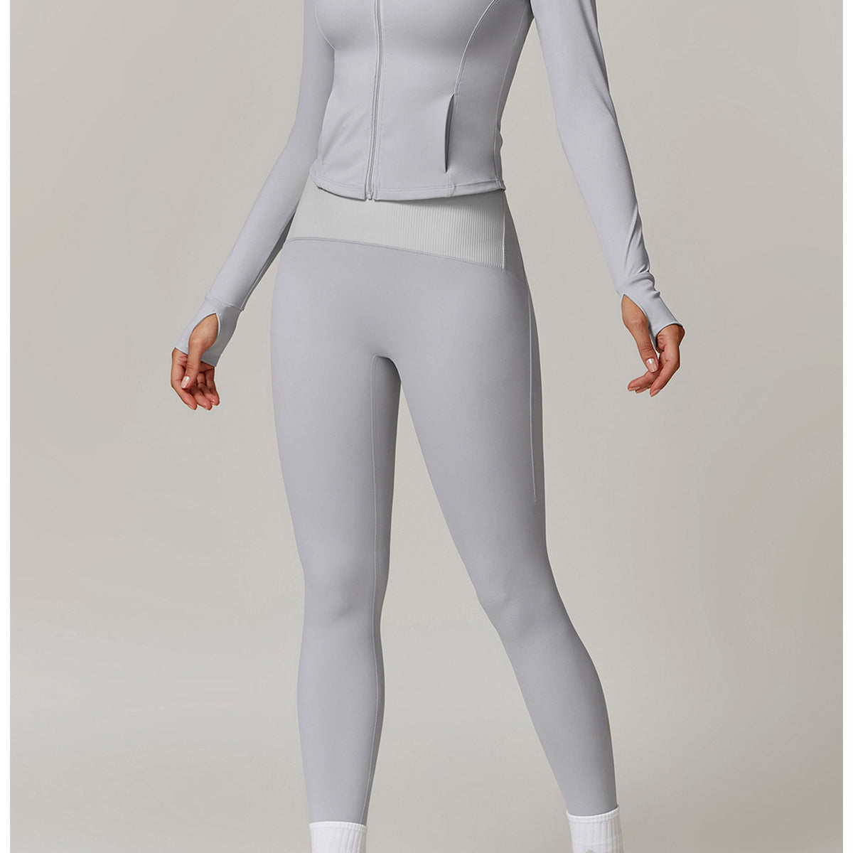 Light gray athletic outfit with long-sleeve top and leggings for active fashion ملابس