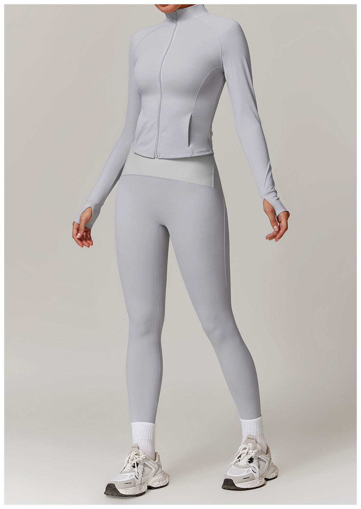 Light gray athletic outfit with long-sleeve top and leggings for active fashion ملابس