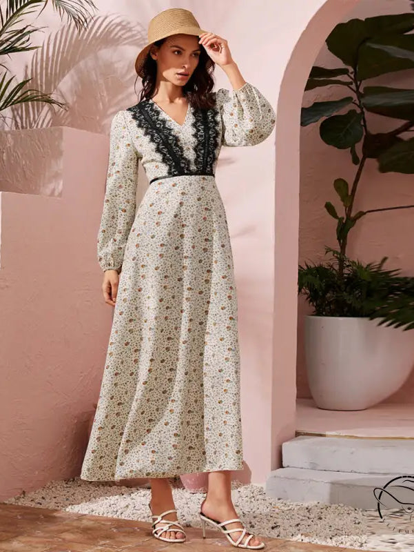 Cute stitching lace high waist langry fashion dress in cream floral with black v-neck