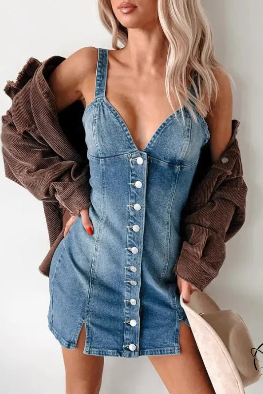 Stunning retro denim dress with button-down design