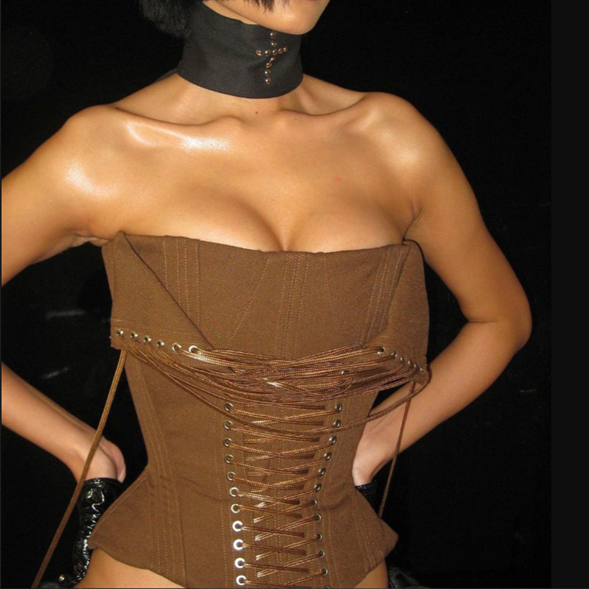Elegant advanced design boning corset in brown leather with black choker