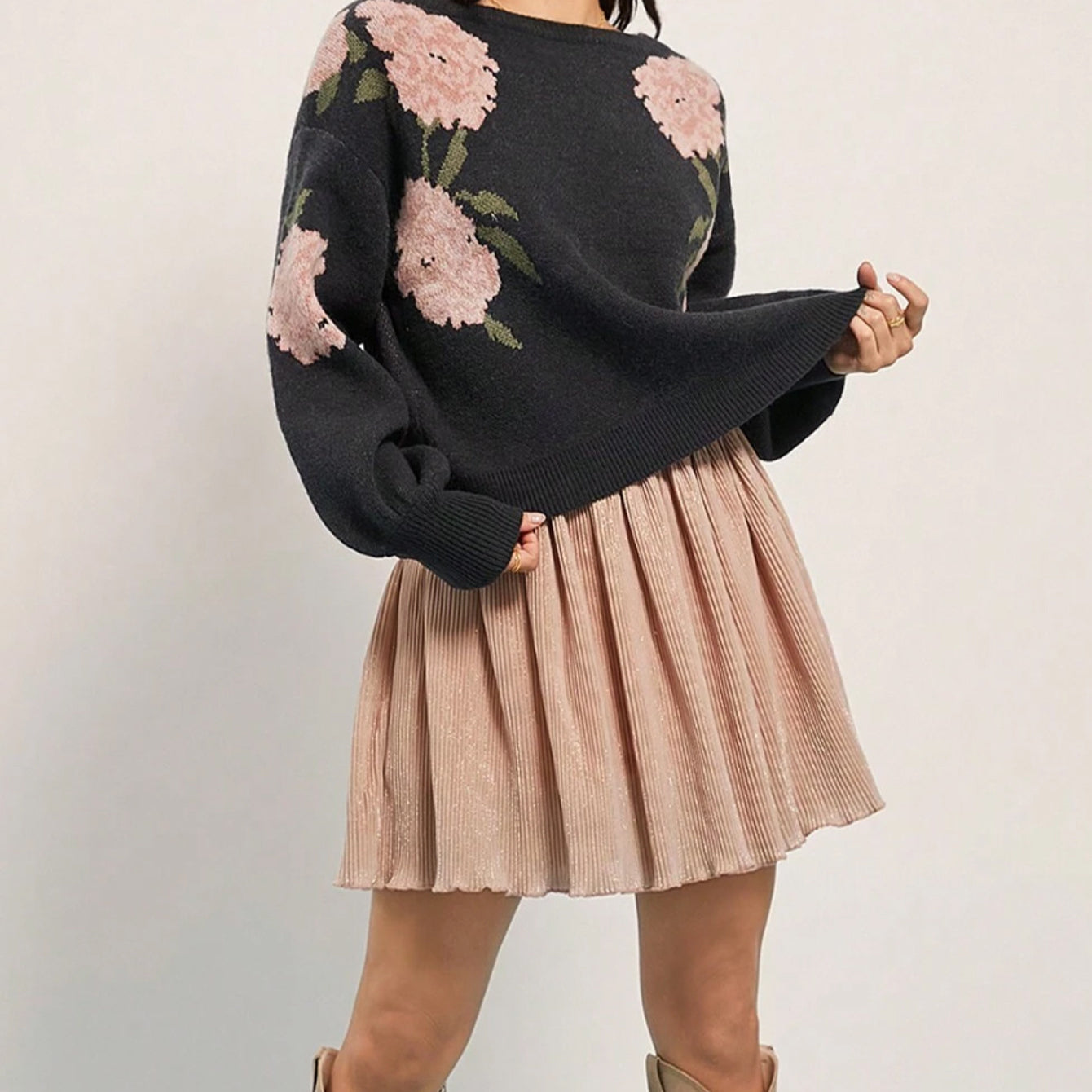 Black floral embroidered langry fashion sweater, loose knitwear