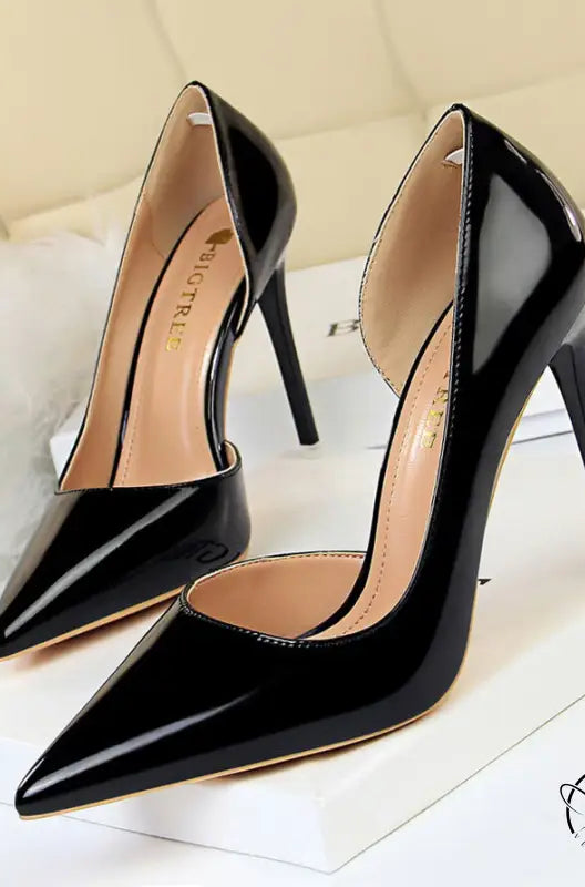 Black patent leather simple stiletto heel metal pumps with pointed toes