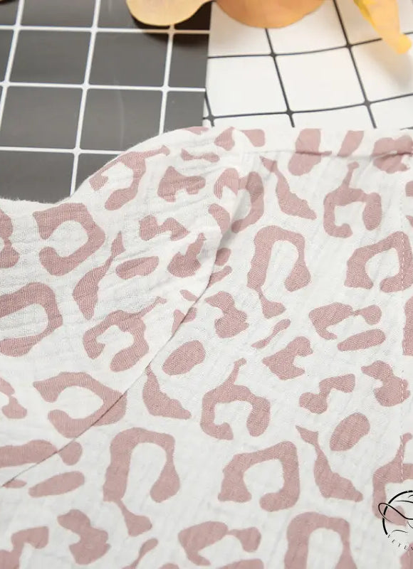 Pink leopard print white fabric ruffled short sleeves pajamas trousers