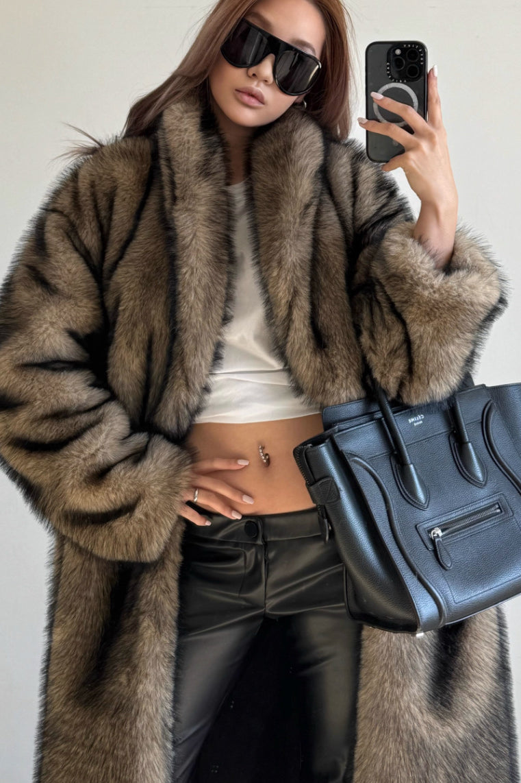 Elegant faux fur coat with black leather Celine bag