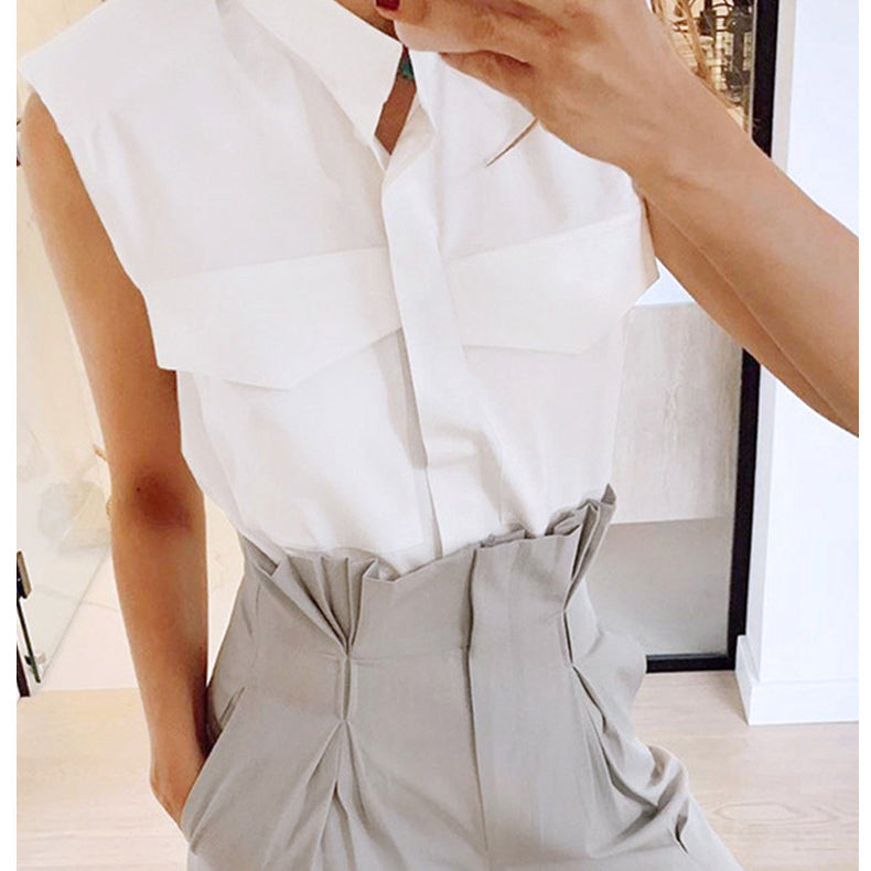 Elegant white sleeveless collared shirt with front pockets, perfect for fall fashion