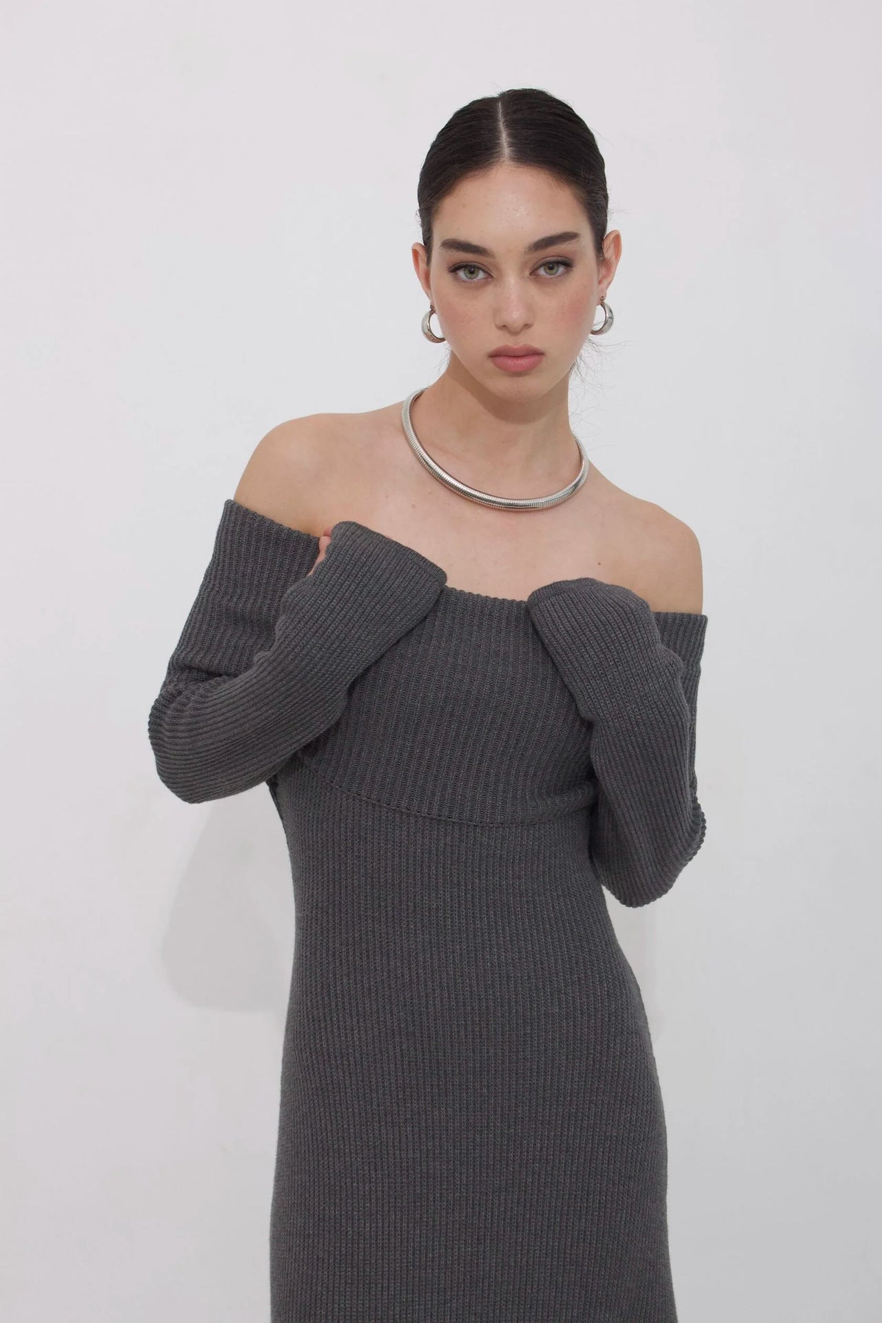 Elegant gray off-the-shoulder ribbed knit dress showcasing modern langry fashion style and ملابس
