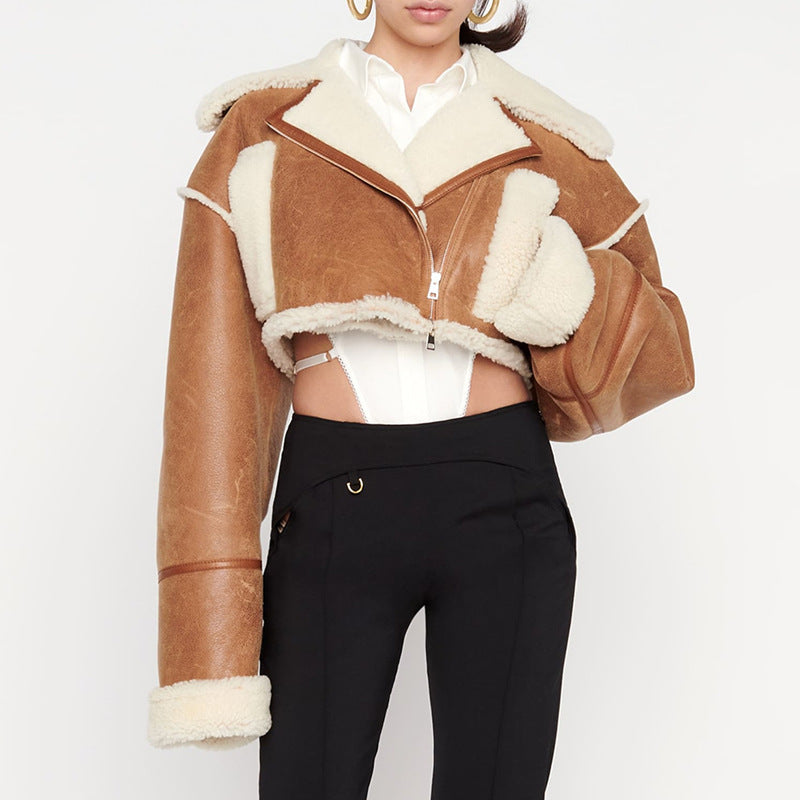 Cropped shearling lamb wool coat for women in fashionable autumn attire
