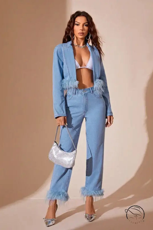 Women’s light-wash denim jacket and jeans set with furry stitching straight trim