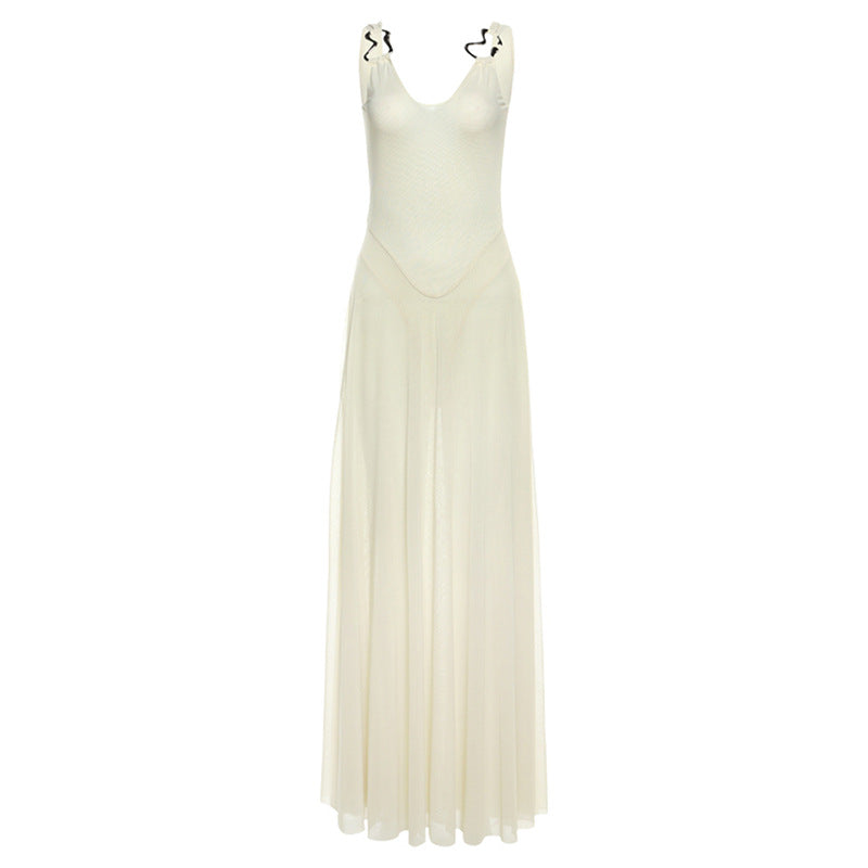 Elegant langry cream tulle evening gown with black lace V-neck