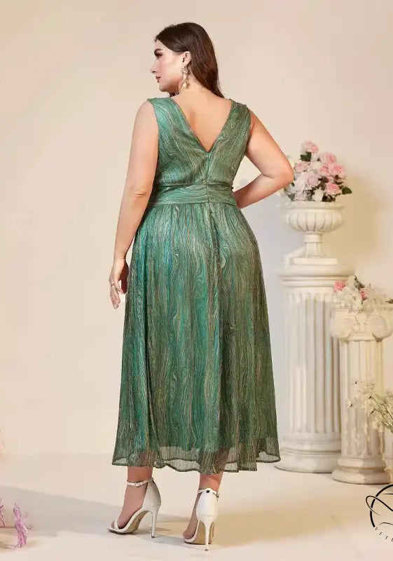 Beautiful suspender maxi dress: plus size green glittery V-neck sleeveless midi