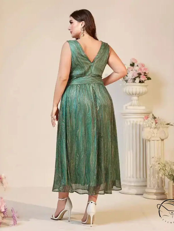 Beautiful suspender maxi dress: plus size green glittery V-neck sleeveless midi