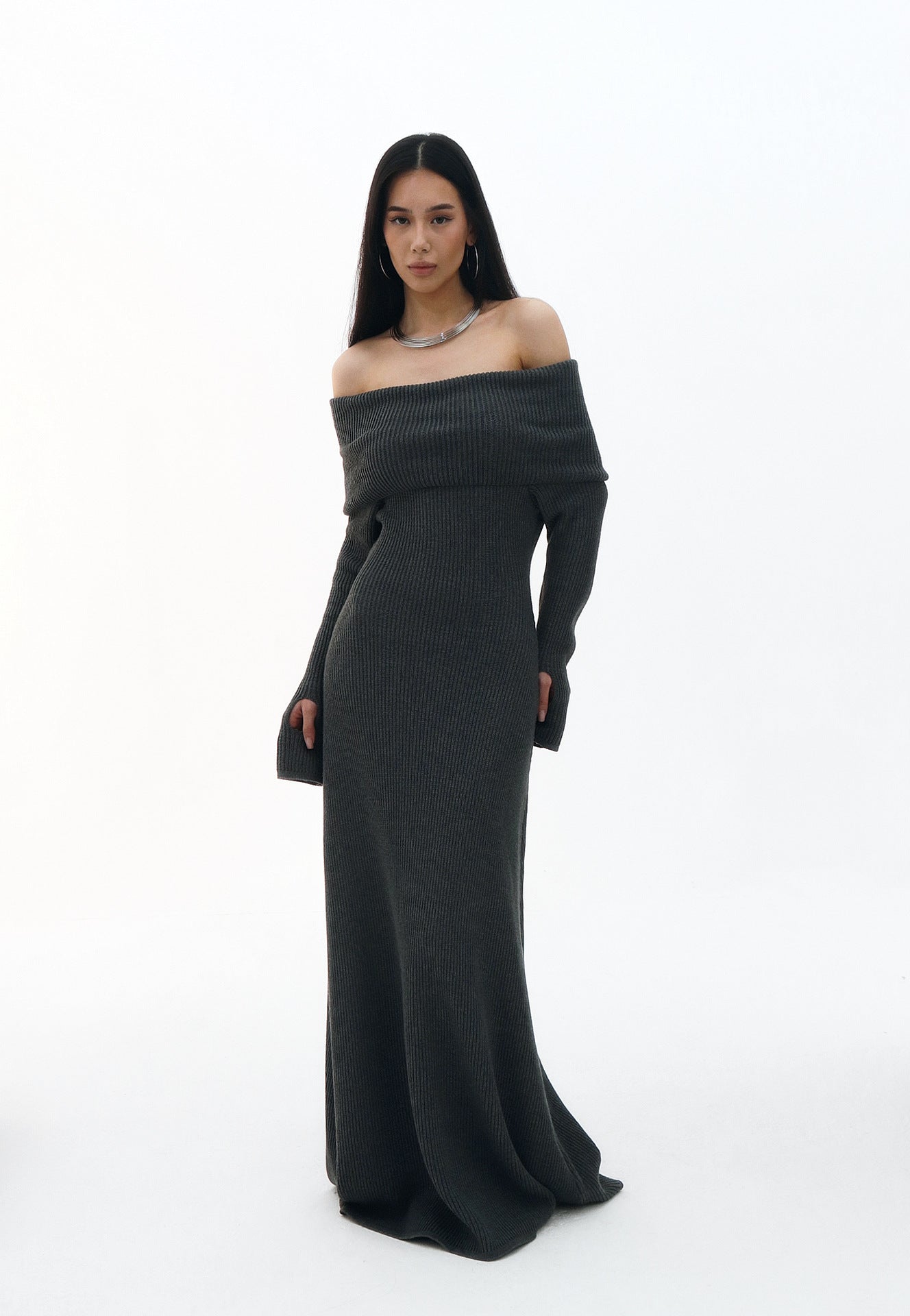 Elegant off shoulder formal dress in gray knit, perfect for fashion and fashionably langry ملابس
