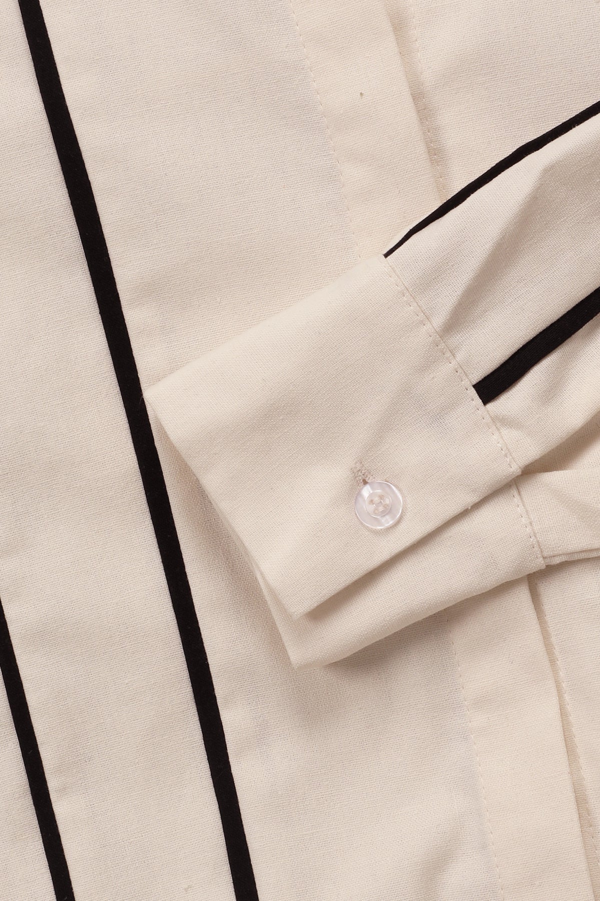 Elegant Langry fashion linen shirt with black piping and buttons