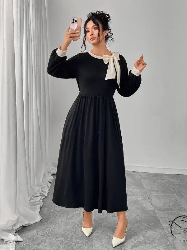 Winter retro slim black dress with white bow and pleated skirt