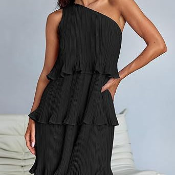 Black one-shoulder layered stitching pleated dress showcasing stunning shoulder design