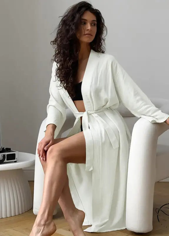 Elegant langry fashion ملابس: flowing white satin robe with belted waist