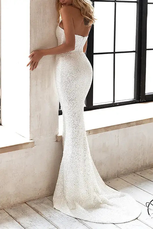 Strapless slim fit dress in white sequins, fitted gown