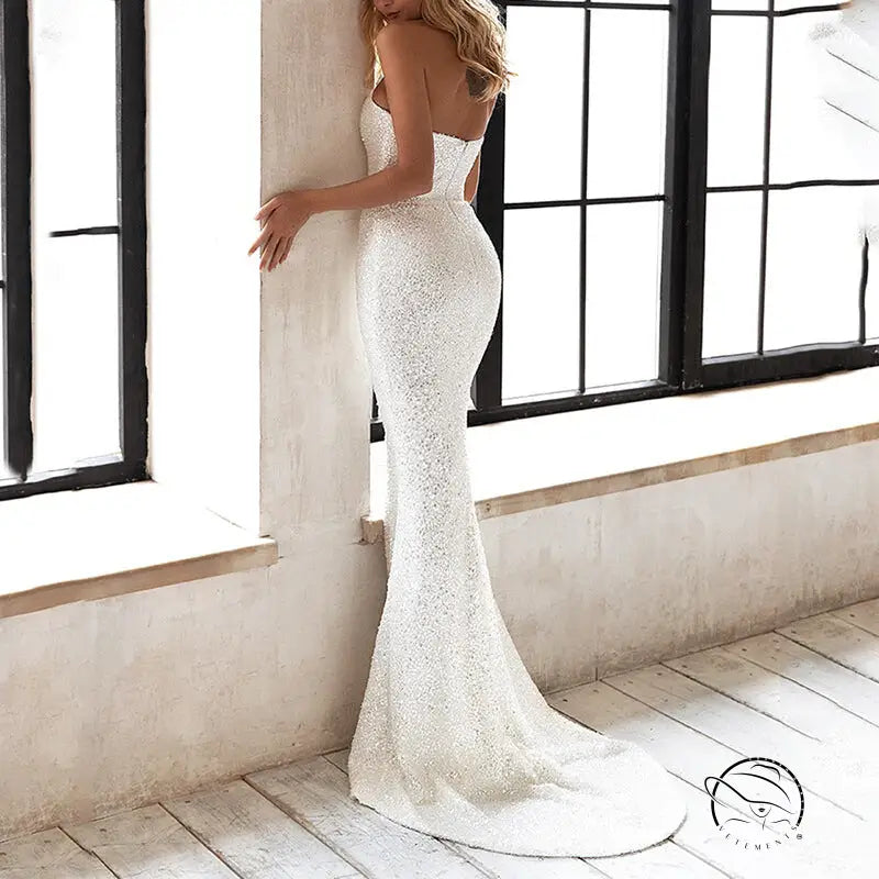 Strapless slim fit dress in white sequins, fitted gown