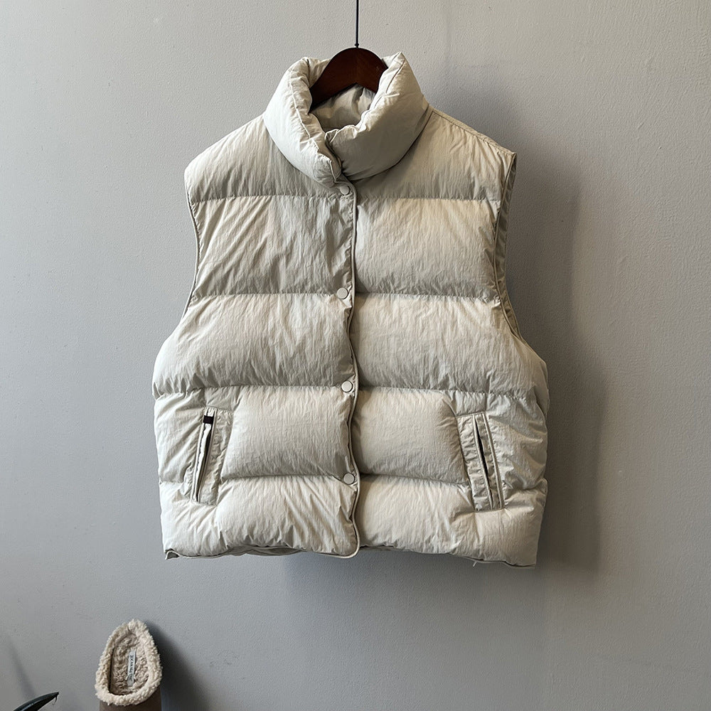 White puffy down vest with high collar and zippered pockets for fashionable ملابس
