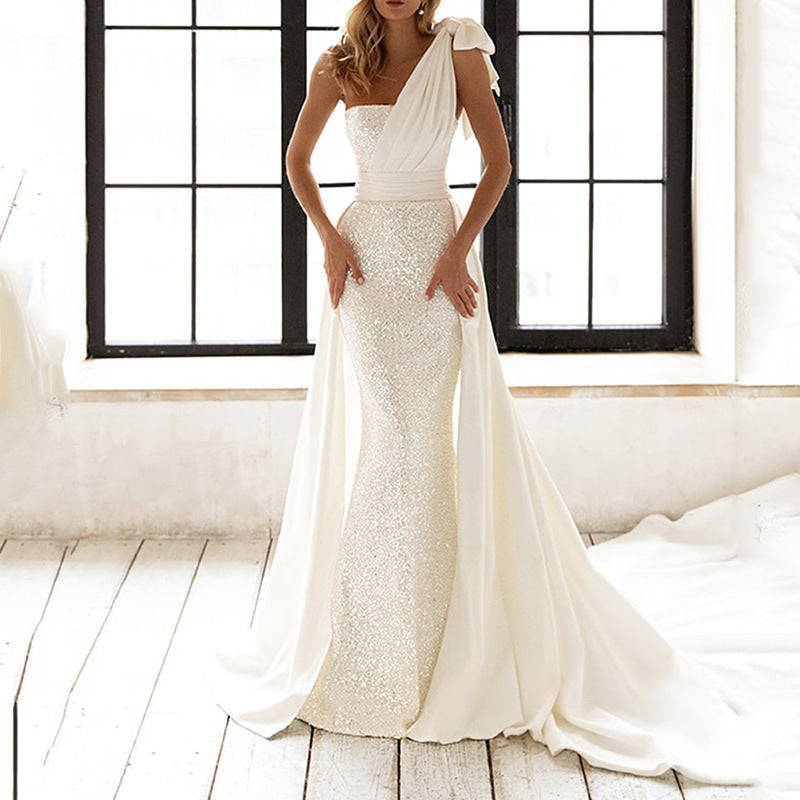 Elegant one-shoulder wedding dress with train in Gorgeous Slim Fit Dress for fashion enthusiasts