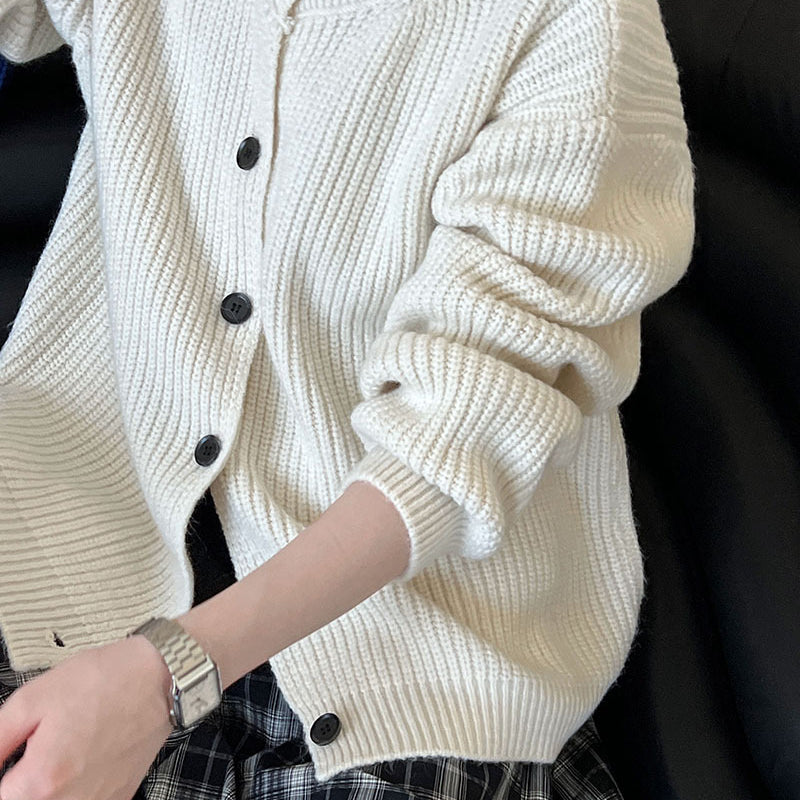 Cream-colored knit cardigan with dark buttons, regular sleeve Langry fashion piece